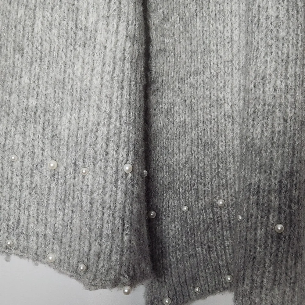 Anne Taylor Chunky Gray Knit Scarf With Pearl Accents